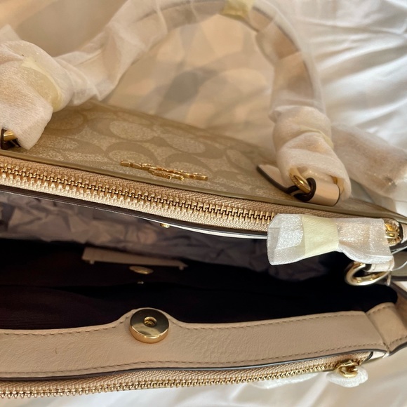 BRAND NEW COACH PURSE - Picture 4 of 7